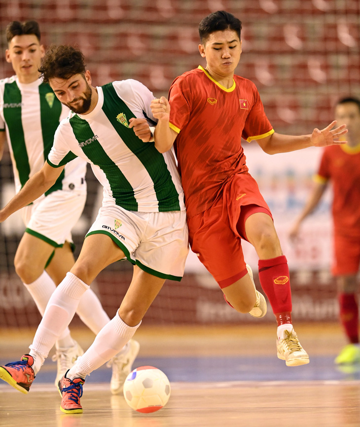 Đội tuyển futsal Việt Nam di chuyển từ Tây Ban Nha sang Lithuania dự World Cup 2021 - Ảnh 1.