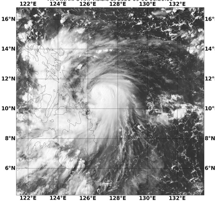 Áp thấp nhiệt đới ở vùng biển Philippines mạnh lên thành bão, hướng vào Biển Đông - Ảnh 1.
