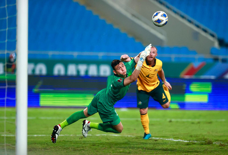 Việt Nam thua Úc 0-1 trong trận cầu gây tranh cãi - Ảnh 1.