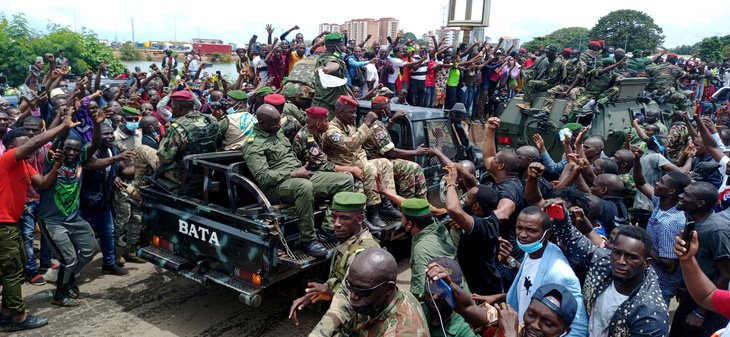 Tổng thống Guinea bị phe nổi dậy giam giữ trong nhà tù quân đội - Ảnh 2.