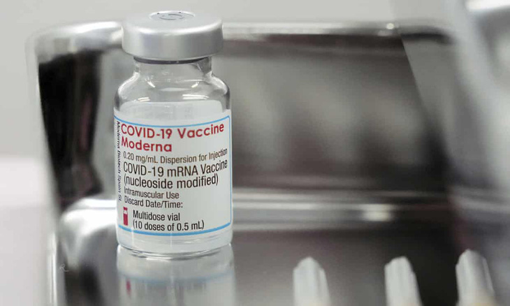Người thứ 3 chết sau tiêm vắc xin Moderna chứa tạp chất, Bộ Y tế Nhật nói gì? - Ảnh 1.