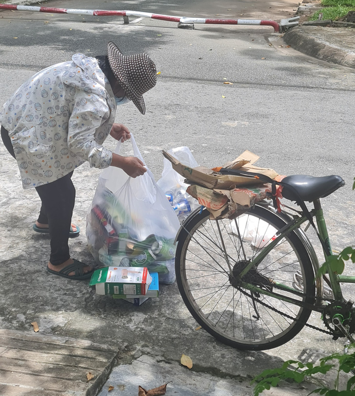 Bữa ăn dè sẻn thời dịch - Ảnh 3.