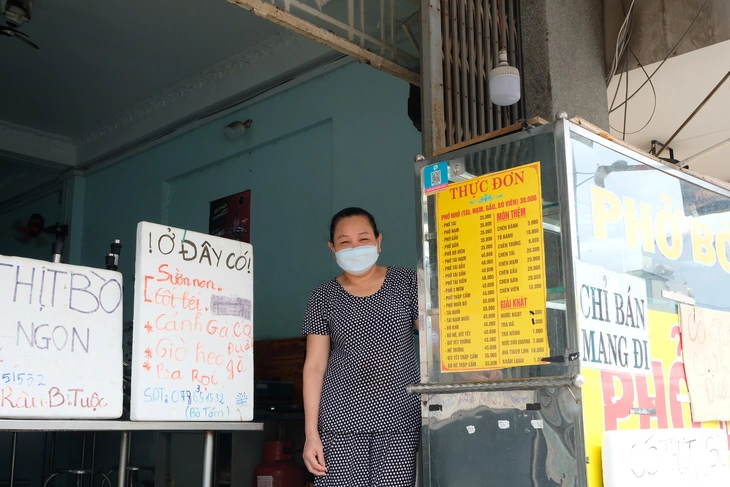 Quán bún bò, cơm tấm... ở TP.HCM chưa thể bán lại vì không mua được nguyên liệu nấu - Ảnh 2.
