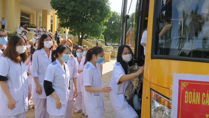Hải Phòng cử 200 nhân lực y tế hỗ trợ Hà Nội chống dịch COVID-19 - Ảnh 1.
