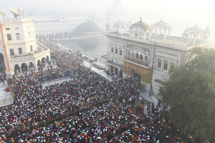 Ấn Độ: Đổ xô cầu nguyện dẫn tới giẫm đạp, ít nhất 12 người chết - Ảnh 2.