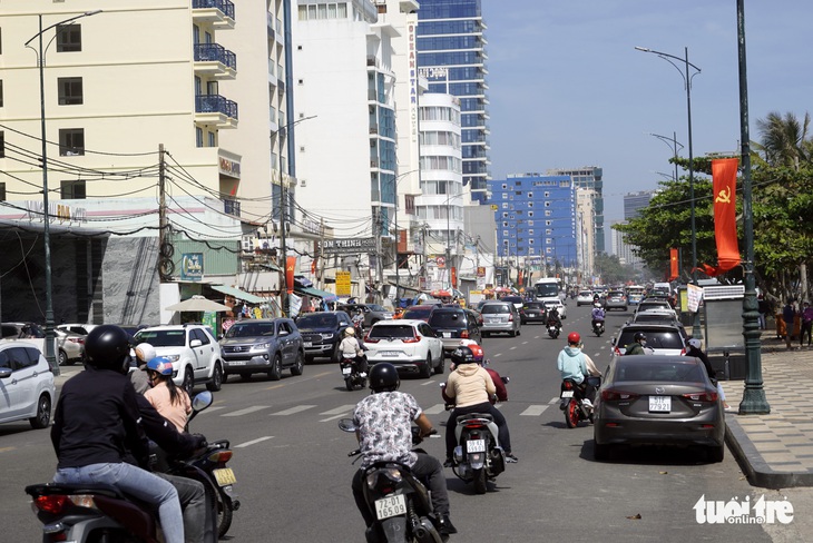 Vũng Tàu nhộn nhịp du khách, nhiều khách sạn kín phòng - Ảnh 3.