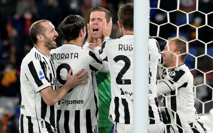 Ngược dòng không tưởng trước AS Roma của Mourinho, Juventus nuôi hy vọng top 4