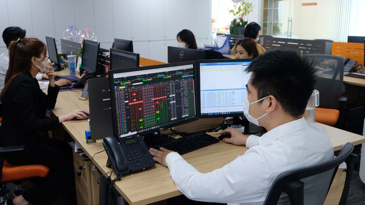 Từ vụ Trịnh Văn Quyết, phải ngăn bán chui cổ phiếu phá thị trường - Ảnh 1.