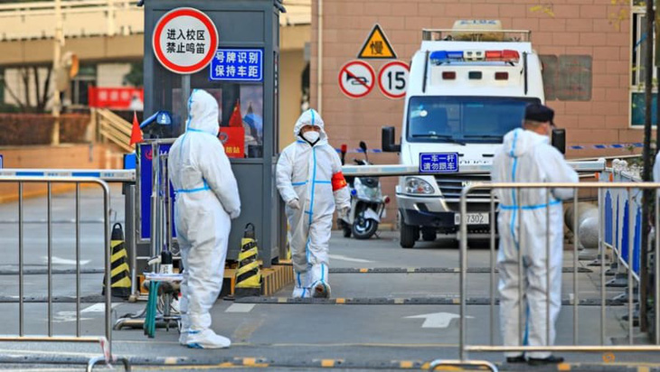 Trung Quốc đóng cửa 2 bệnh viện từ chối cứu người gây bức xúc - Ảnh 1.