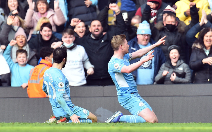 De Bruyne ghi bàn tuyệt đẹp, Man City hạ đo ván Chelsea