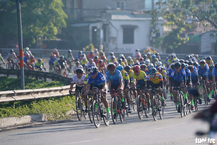 Chùm ảnh: Giải đua xe đạp kỷ niệm 1 năm thành lập thành phố Thủ Đức - Ảnh 2.
