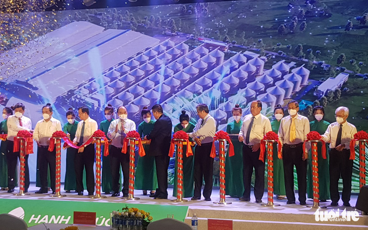 Chủ tịch nước Nguyễn Xuân Phúc cùng khánh thành nhà máy sản xuất gạo lớn nhất châu Á - Ảnh 1.
