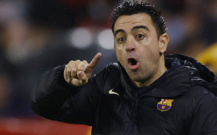 Đội một Barca chỉ còn 12 cầu thủ, HLV Xavi gọi 