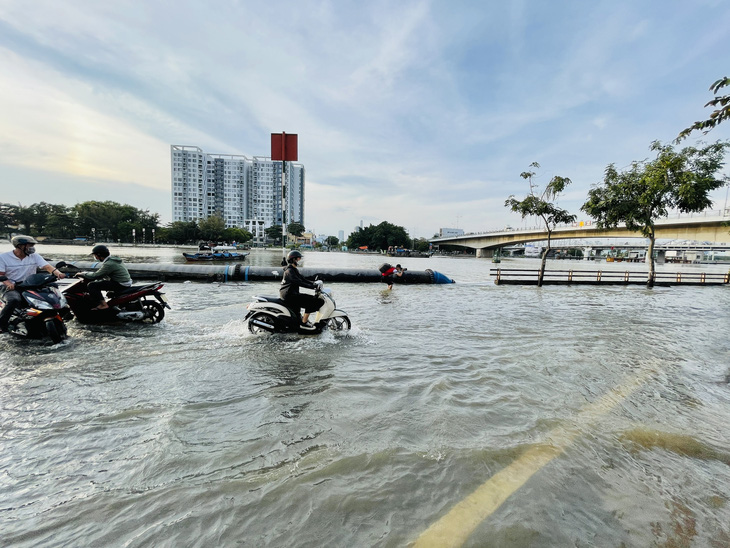 Thời tiết ngày 13-9: TP.HCM có triều cường, vùng núi Bắc Bộ mưa to - Ảnh 1.