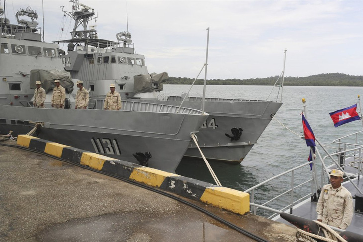 CSIS: Phát hiện tàu nạo vét ngoài khơi căn cứ Ream của Campuchia - Ảnh 1.