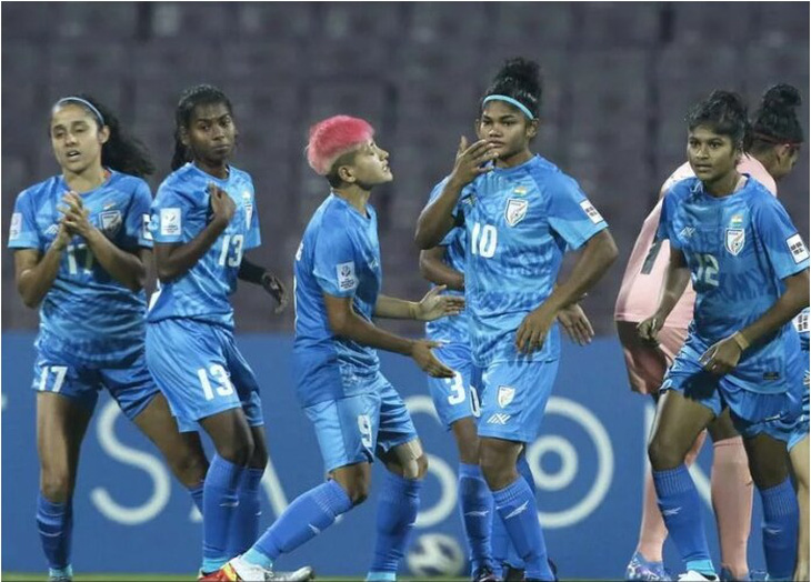 Hơn 10 cầu thủ nhiễm COVID-19, chủ nhà Ấn Độ bị loại khỏi Giải bóng đá nữ châu Á - Ảnh 1.