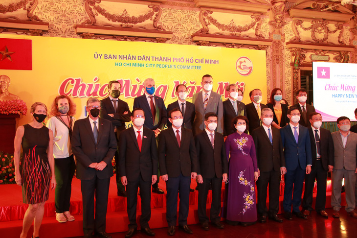 Giám đốc AmCham: Việt Nam sẽ vươn lên mạnh mẽ trong năm 2022 nhờ tỉ lệ tiêm chủng - Ảnh 3.