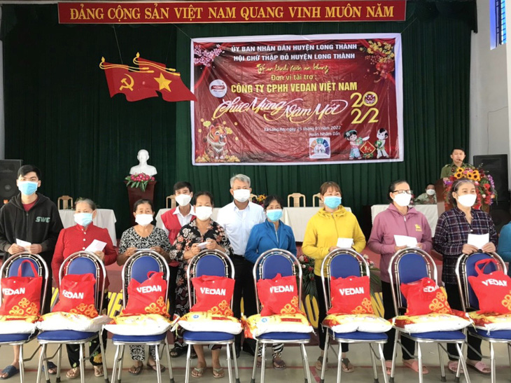 Vedan Việt Nam tặng 1.000 phần quà Tết cho người dân tỉnh Đồng Nai - Ảnh 3.