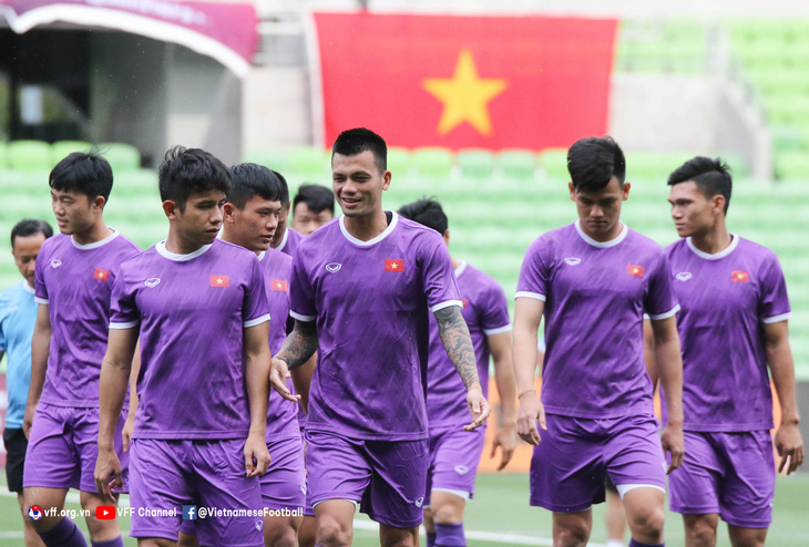 Tuyển Việt Nam tập thử sân chính, loại 1 cầu thủ trước ngày đấu Úc - Ảnh 1.