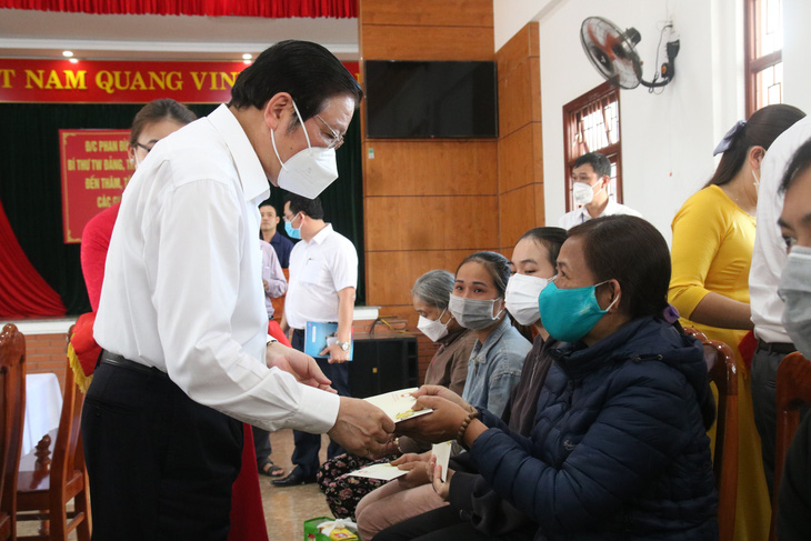 Trưởng Ban Nội chính Trung ương thăm và tặng quà Tết ở Quảng Nam - Ảnh 1.