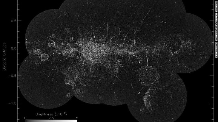 Phát hiện hàng ngàn sợi dây bí ẩn ở trung tâm dải Ngân hà - Ảnh 1.