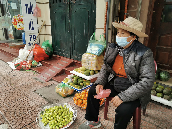 Bán hết gánh hàng này, tôi đón xe về quê - Ảnh 1.