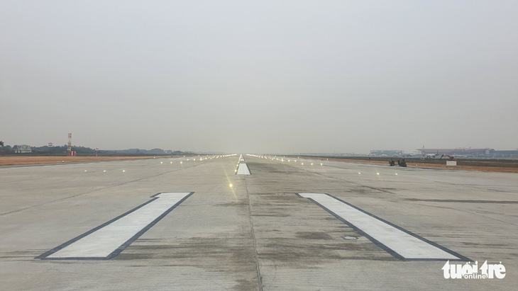 Sân bay Nội Bài đã khai thác đầy đủ 2 đường băng - Ảnh 1.