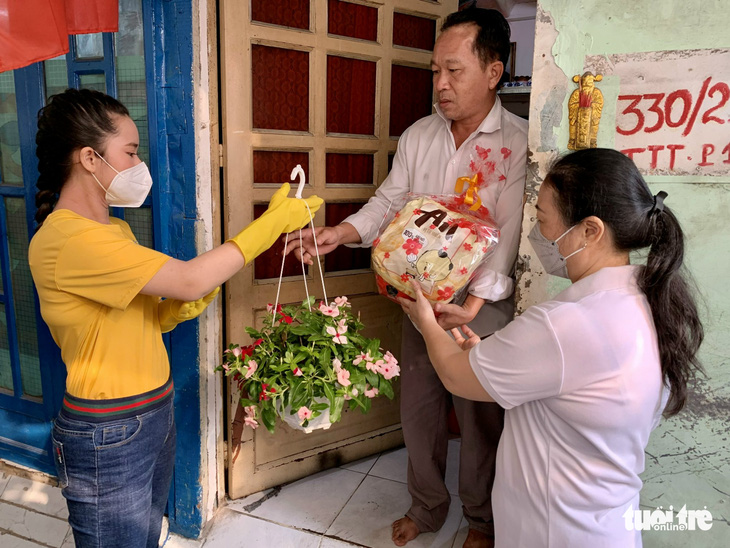 Hoa hậu nhí Bella Vũ tặng cây xanh, khơi thông dòng chảy bảo vệ môi trường - Ảnh 1.