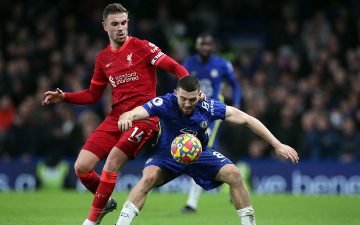 Níu chân nhau, Liverpool và Chelsea bị Man City bỏ xa trong cuộc đua vô địch