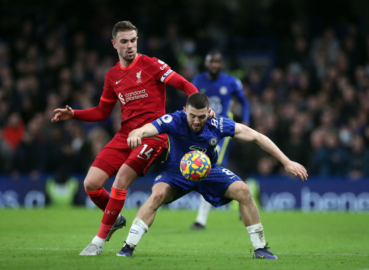 Níu chân nhau, Liverpool và Chelsea bị Man City bỏ xa trong cuộc đua vô địch - Ảnh 1.