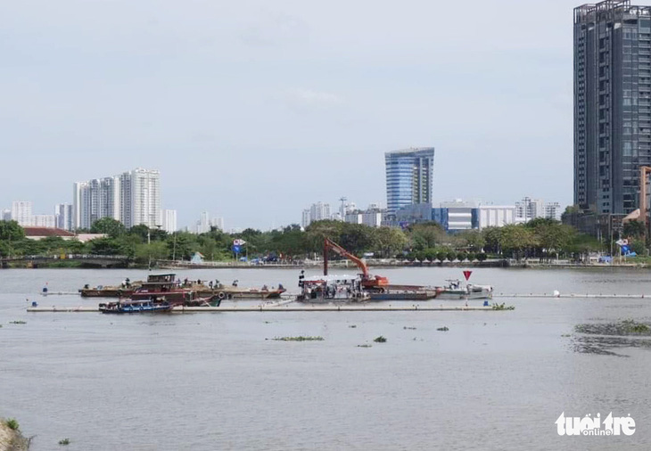 Thả bao cát xuống sông Sài Gòn để bảo trì hầm Thủ Thiêm, không có chuyện hầm gặp sự cố - Ảnh 2.