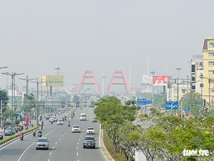 TP.HCM, Hà Nội sương mù từ sáng tới trưa - Ảnh 2.