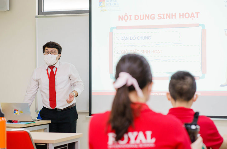 Học sinh Royal School rộn ràng trong ngày đầu quay trở lại trường học - Ảnh 4.