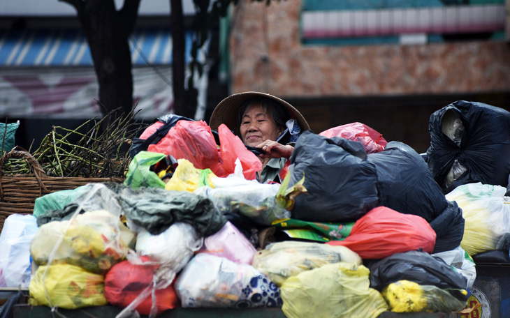 Nợ nhau cái túi đựng rác