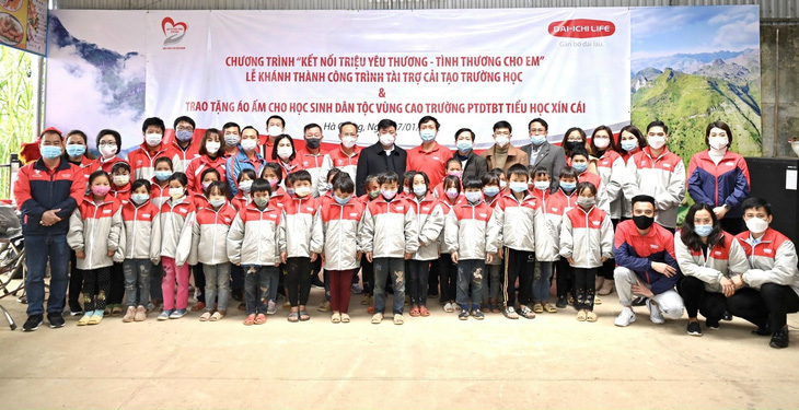 Dai-ichi Life Việt Nam hỗ trợ 500 triệu đồng cho trẻ em vùng cao Mèo Vạc - Hà Giang - Ảnh 1.