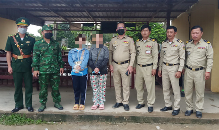 Tiếp nhận 2 nạn nhân bị lừa sang Campuchia đòi tiền chuộc - Ảnh 1.