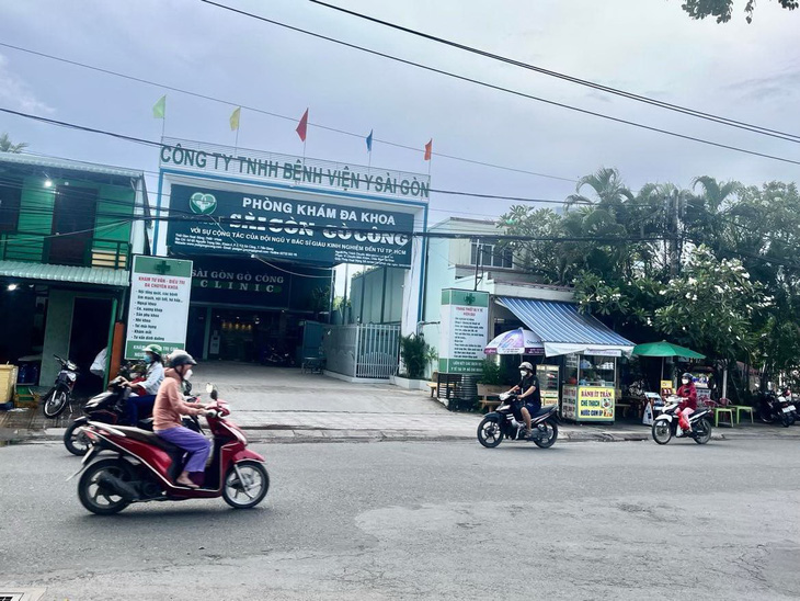 Vụ bác sĩ trốn việc: Hình ảnh ở phòng nội soi cho thấy ống nội soi diệt khuẩn sơ sài - Ảnh 2.