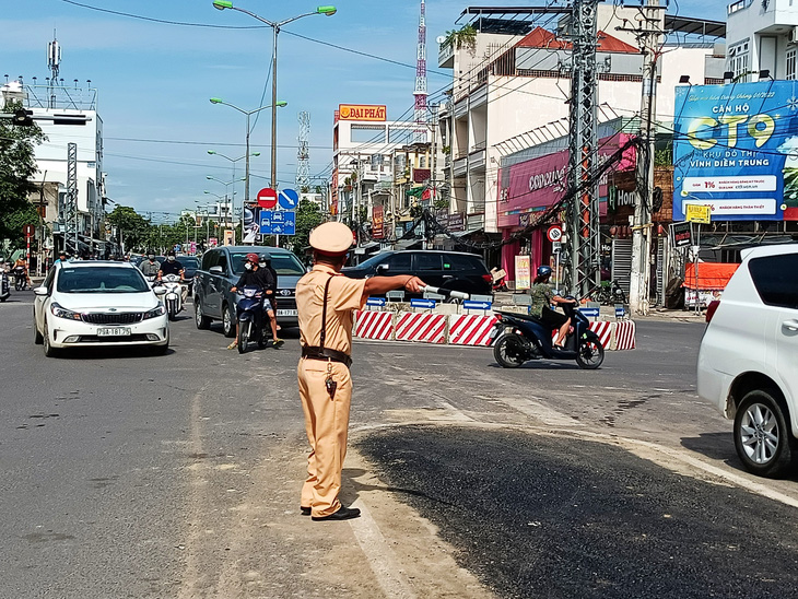 Thông xe một phần tại nút giao nghìn tỉ chậm tiến độ ở Khánh Hòa - Ảnh 3.