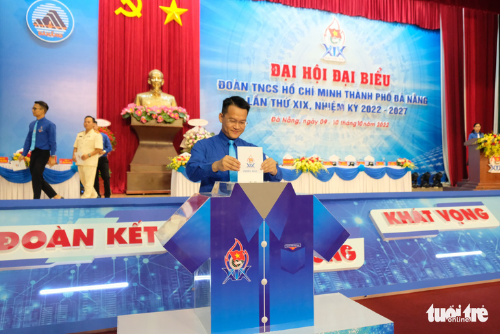 Anh Nguyễn Mạnh Dũng tái đắc cử bí thư Thành Đoàn Đà Nẵng khóa XIX - Ảnh 1.
