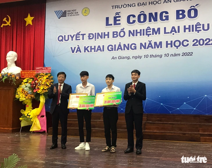 Hiệu trưởng Trường đại học An Giang được bổ nhiệm lại - Ảnh 2.