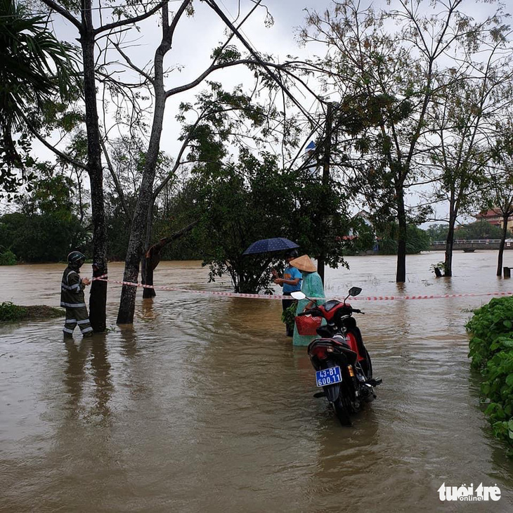 29 trường ở Đà Nẵng cho học sinh nghỉ học vì mưa gió - Ảnh 2.