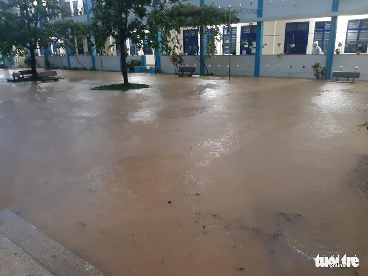 29 trường ở Đà Nẵng cho học sinh nghỉ học vì mưa gió - Ảnh 3.