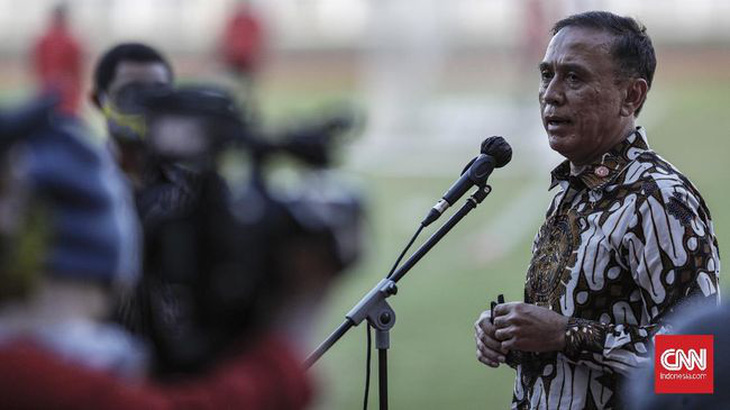 Cổ động viên Indonesia trút giận lên chủ tịch PSSI, sau khi U17 Indonesia bị loại - Ảnh 1.