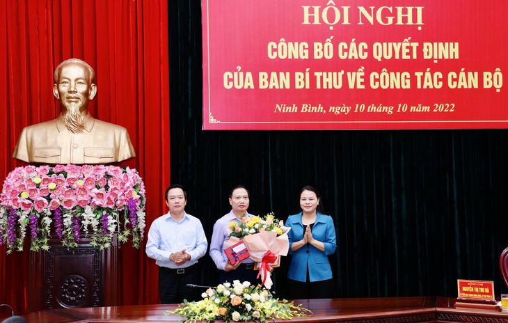 Cho Phó bí thư thường trực Tỉnh ủy Ninh Bình Trần Hồng Quảng nghỉ hưu trước tuổi - Ảnh 1.