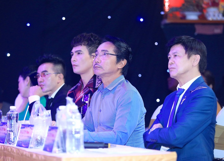 Danh ca Thái Châu khen ngợi Lâm Hùng vì... xấu nổi bật - Ảnh 1.