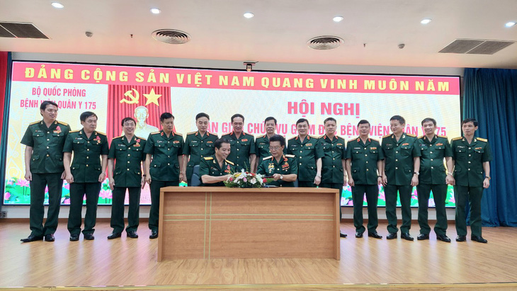 Đại tá Trần Quốc Việt được bổ nhiệm làm giám đốc Bệnh viện Quân y 175 - Ảnh 1.