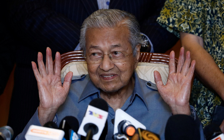 Cựu thủ tướng 97 tuổi của Malaysia tiếp tục ra ứng cử để 