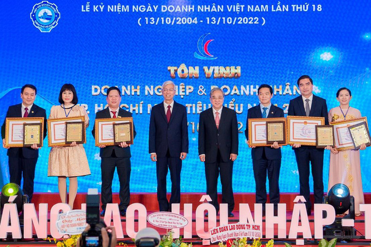 Hưng Thịnh Incons liên tiếp nhận giải thưởng sản phẩm dịch vụ tiêu biểu TP.HCM - Ảnh 2.