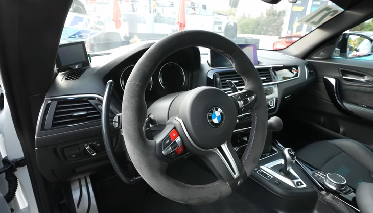 Tài xế khuyết tật lái BMW M2 trên đường đua Nürburgring nổi tiếng ngoằn ngoèo - Ảnh 4.