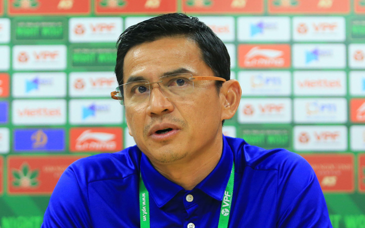 HLV Kiatisak nói gì về khả năng dẫn dắt tuyển Việt Nam?